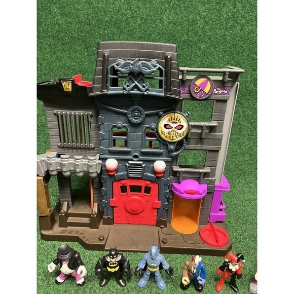Imaginext Super Friends Gotham City PD Jail Penguin Playset with Penguin - Picture 6 of 8